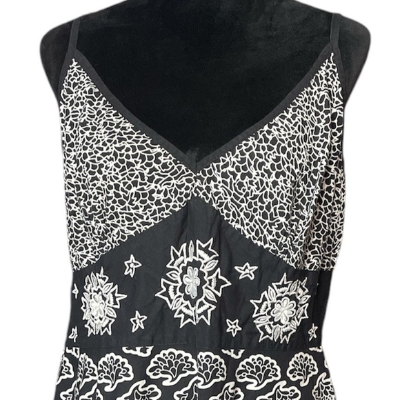 Magic Black & White MIDI Dress - Picture 2 of 10